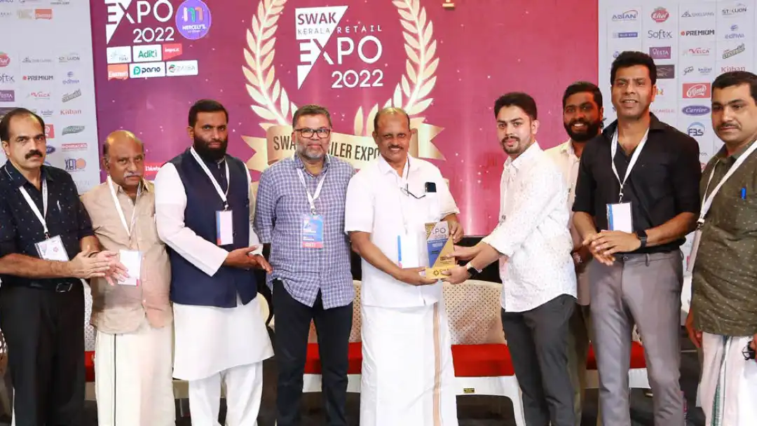 ZainCo receiving the SWAK Expo 2022 branding and marketing award
