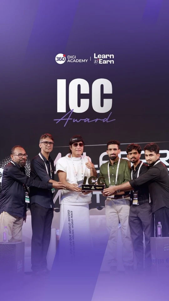 ZainCo team receiving the Best Marketing Agency in Kerala award from Dr Boby Chemmannur at South India&rsquo;s Largest Retail Expo 2026